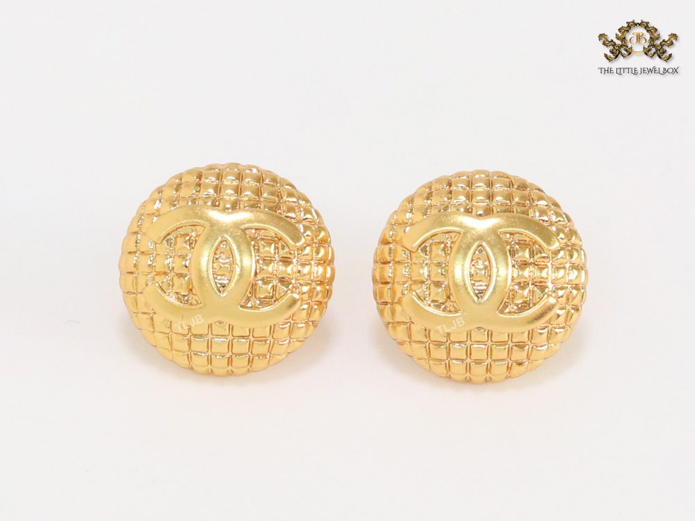 Double C mesh round studs