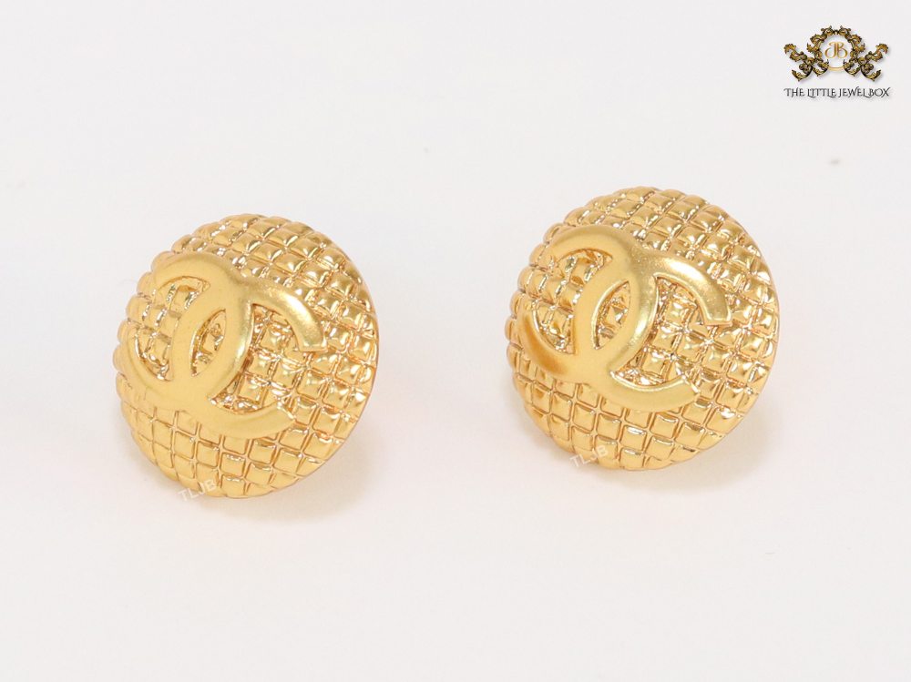 Double C mesh round studs