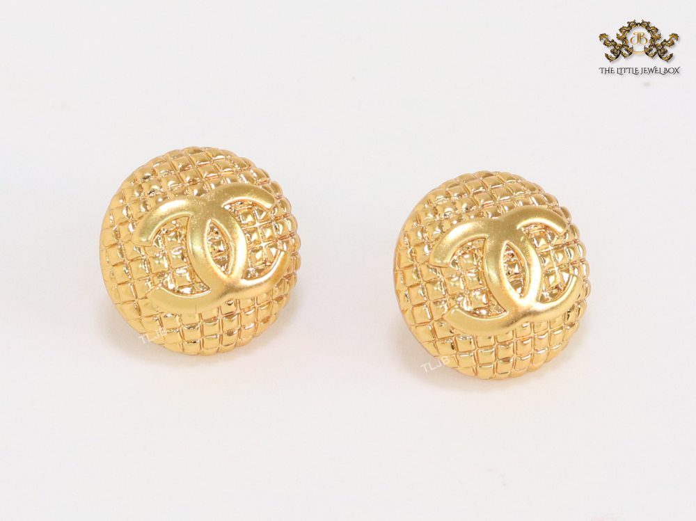 Double C mesh round studs