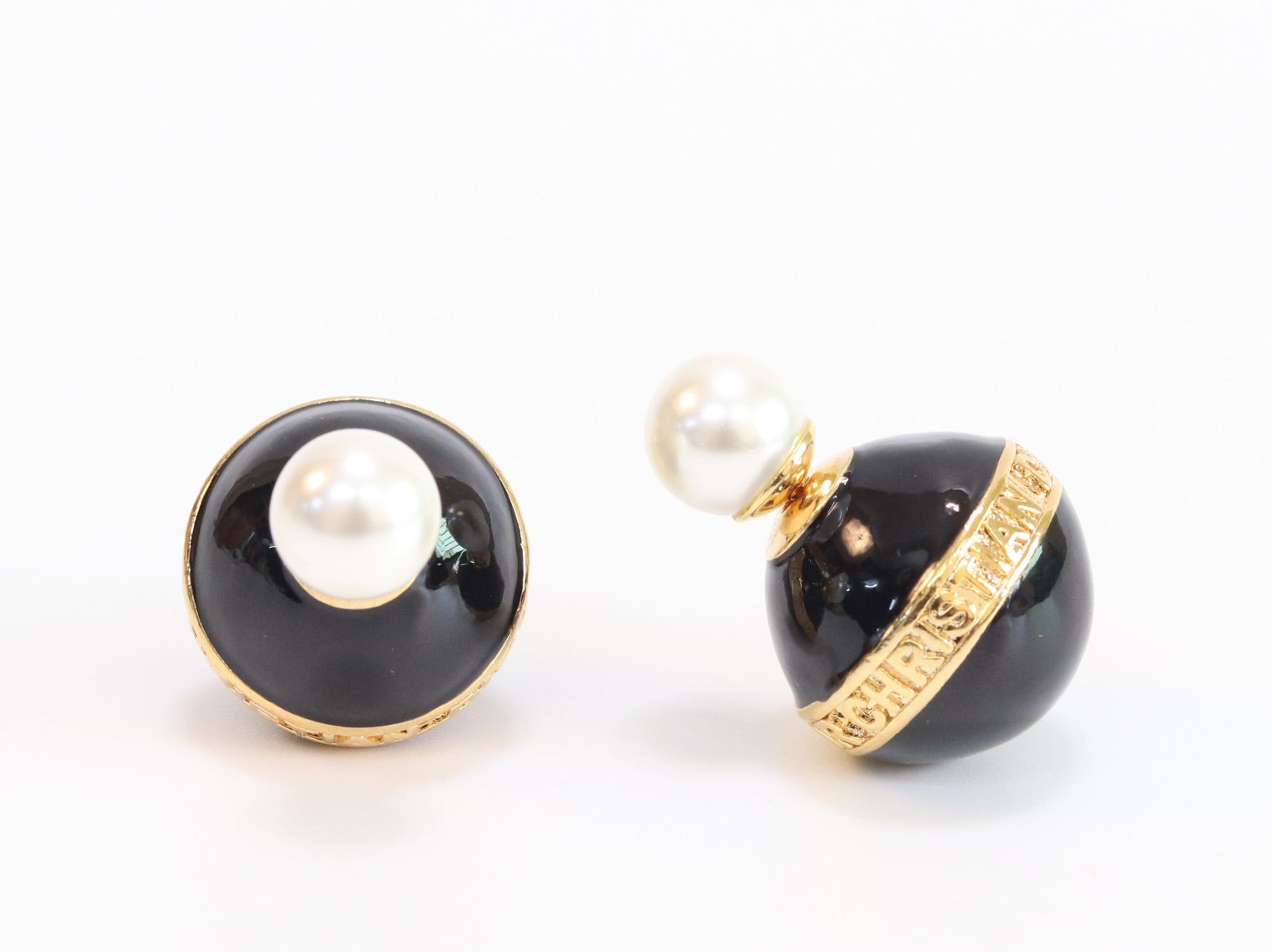 Black and white pearls gold motif studs