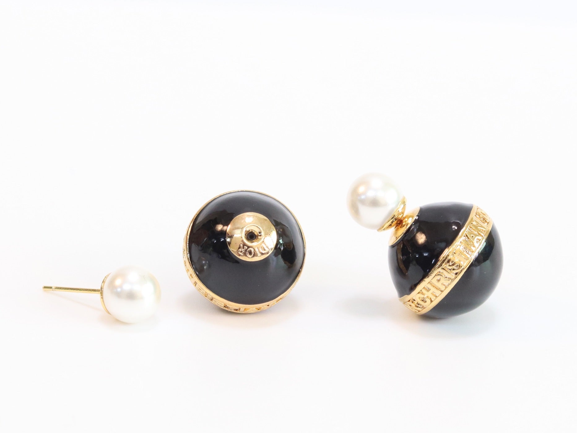 Black and white pearls gold motif studs