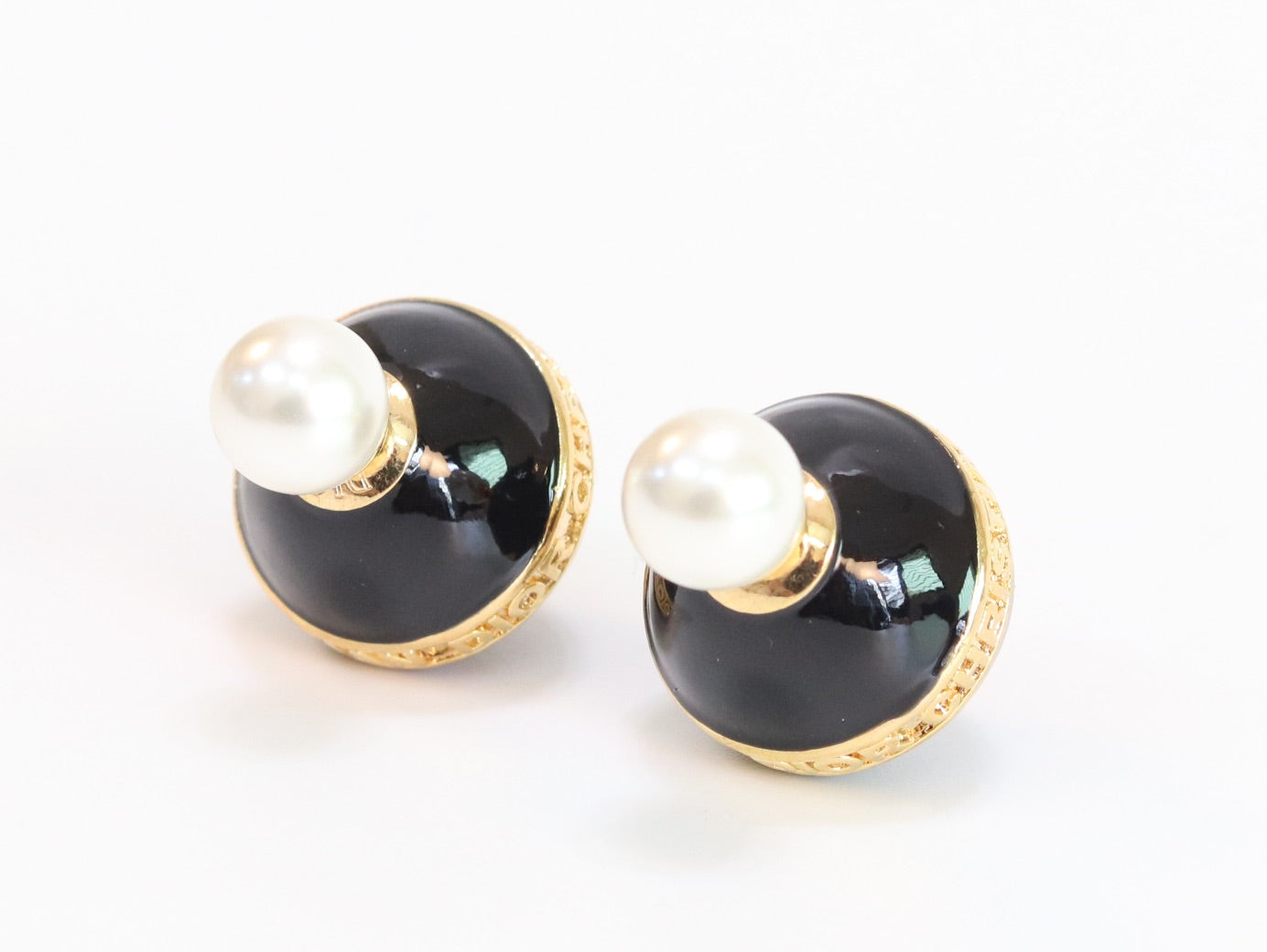 Black and white pearls gold motif studs