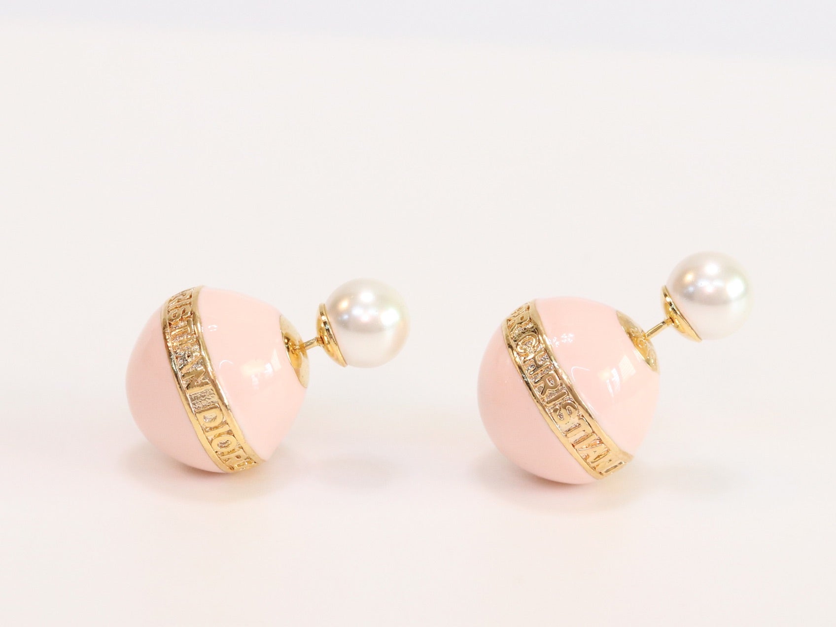 Pink and white pearls gold motif studs
