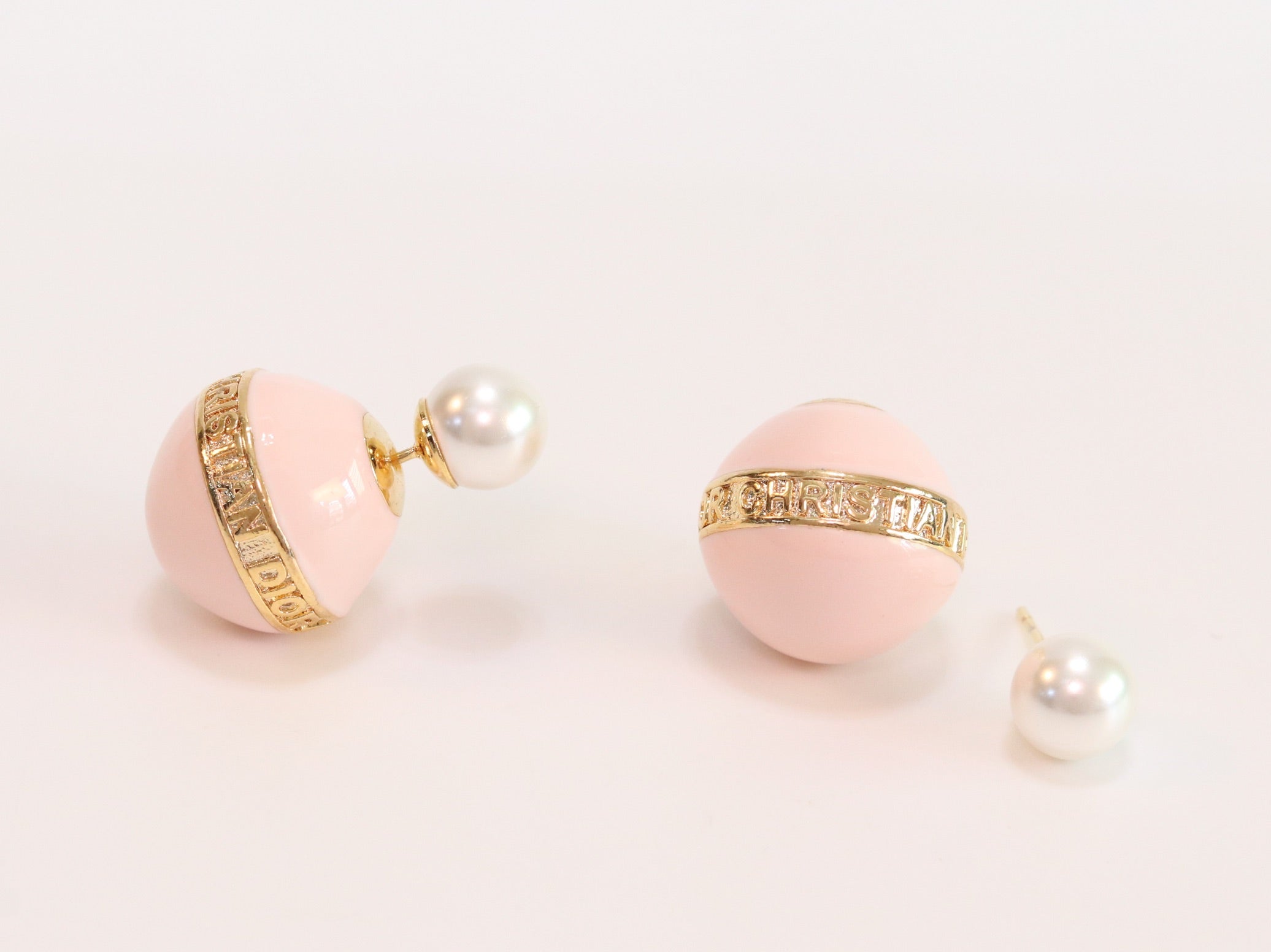 Pink and white pearls gold motif studs