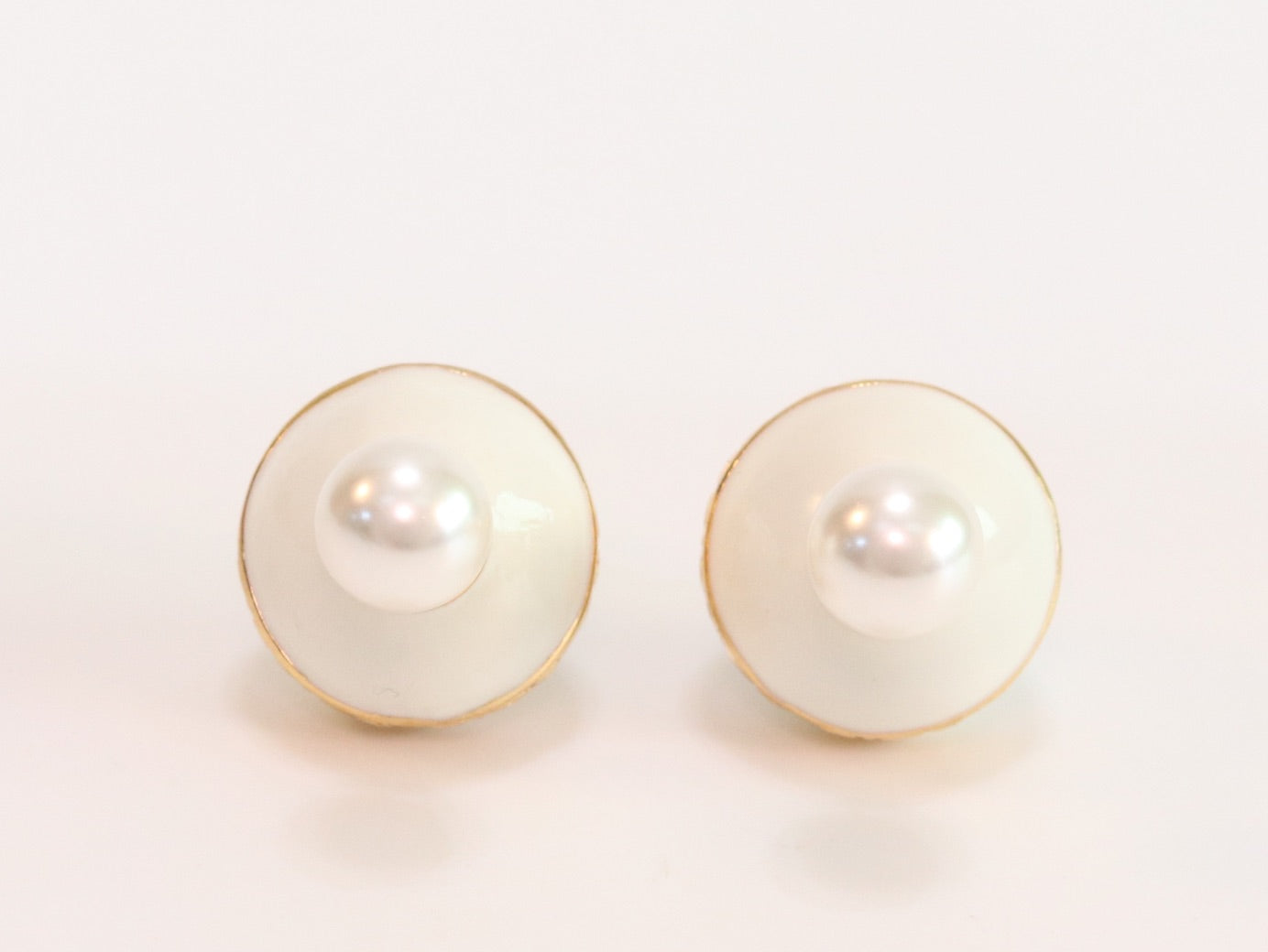 White pearls gold motif studs