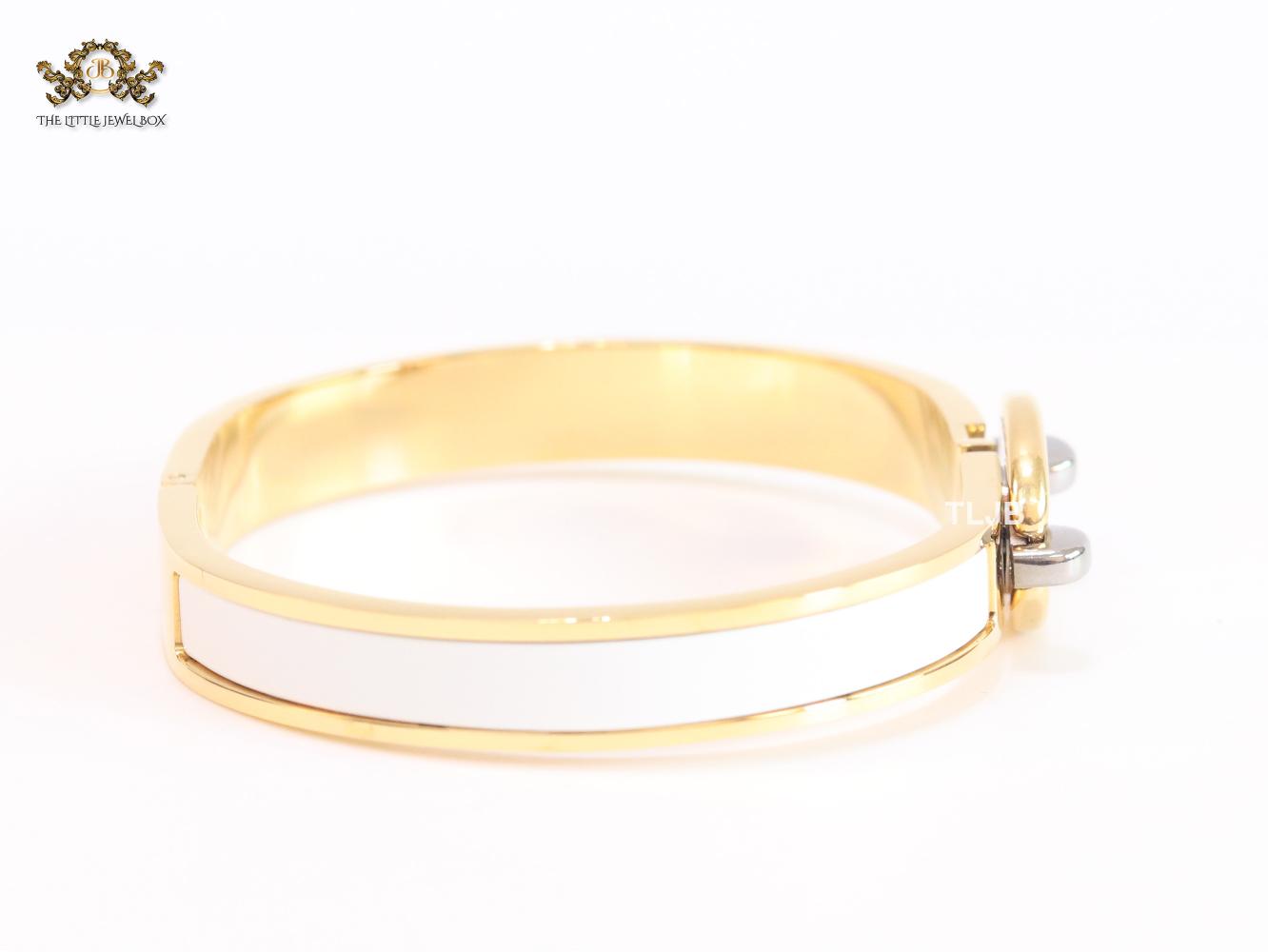 Alphabet H white sleek bracelet