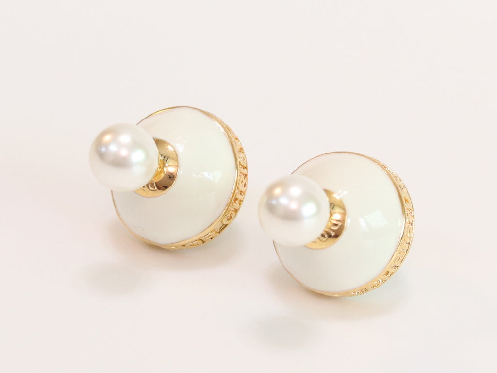 White pearls gold motif studs