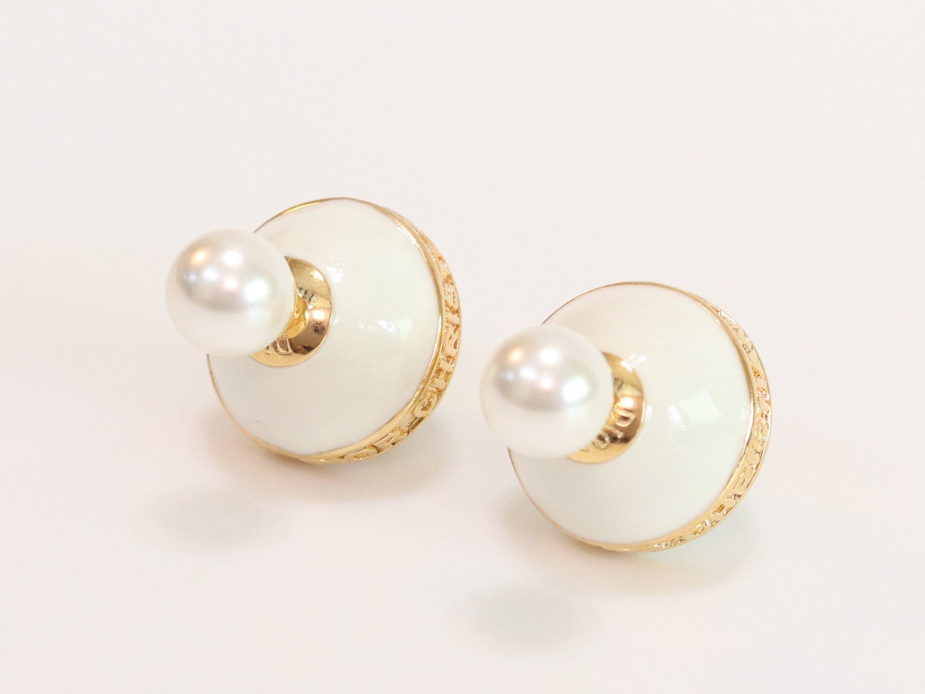 White pearls gold motif studs
