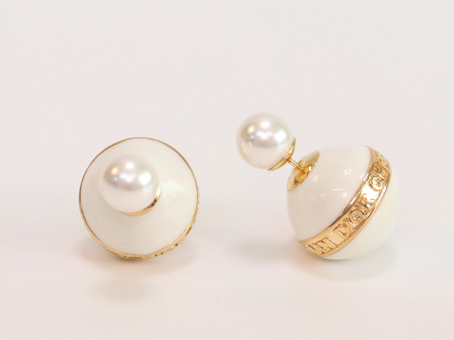 White pearls gold motif studs
