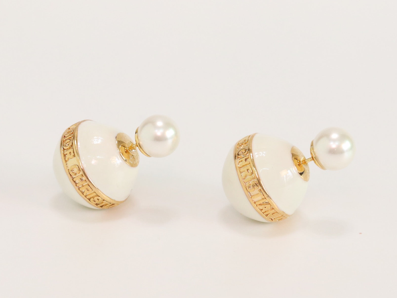 White pearls gold motif studs
