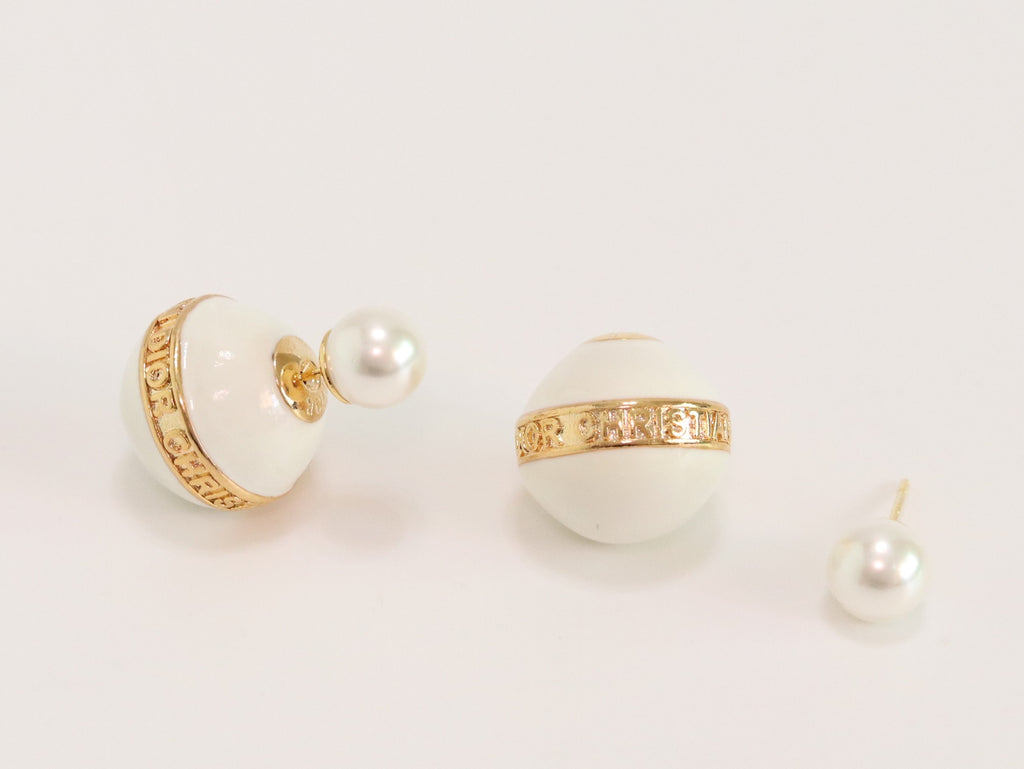 White pearls gold motif studs