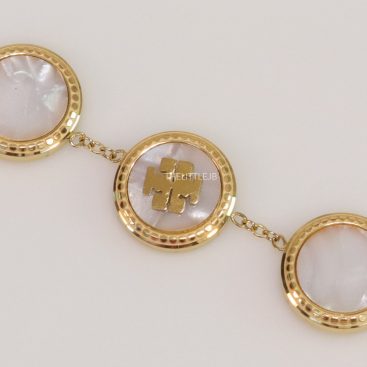 Gold plated chain bracelet with T motif on MOP