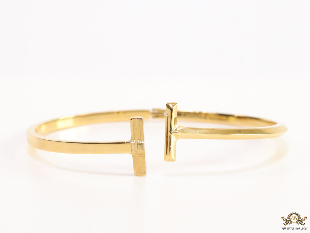 Gold plated bracelet with T motif centre
