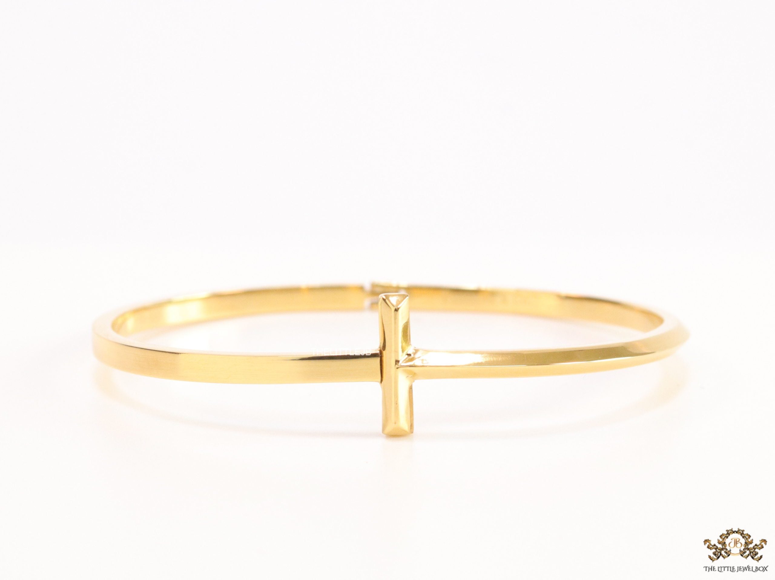 Gold plated bracelet with T motif centre