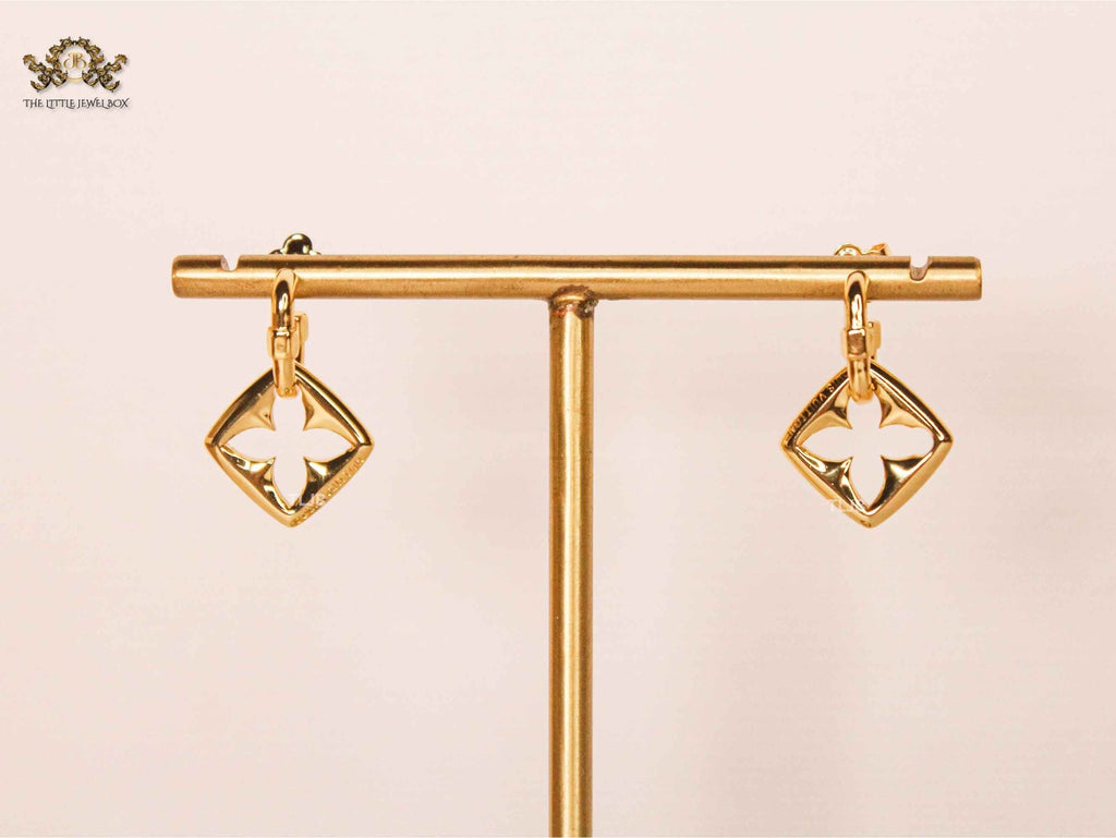 Alphabet L&V Gold petal motif dangle