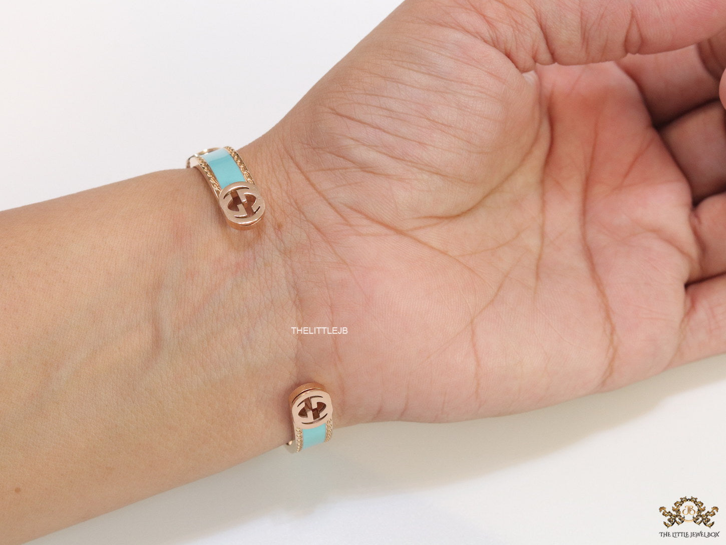 Blue and golden open band bracelet with twin G alphabet motifs