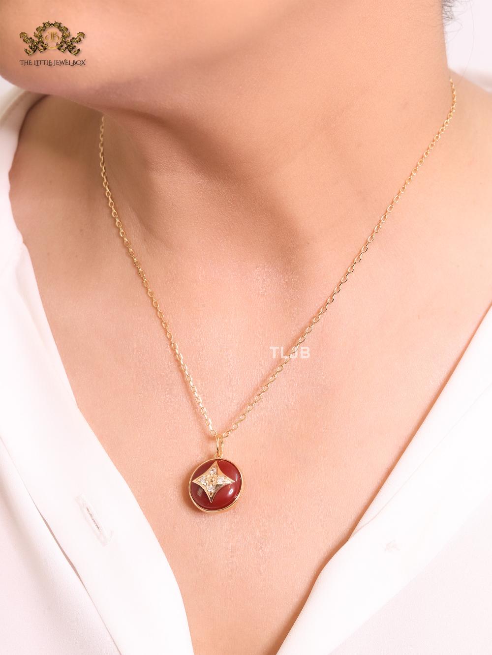 Red clover with enamel chain