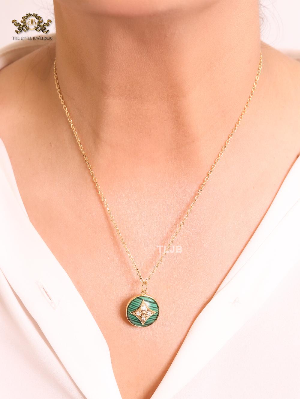 Green clover with enamel chain