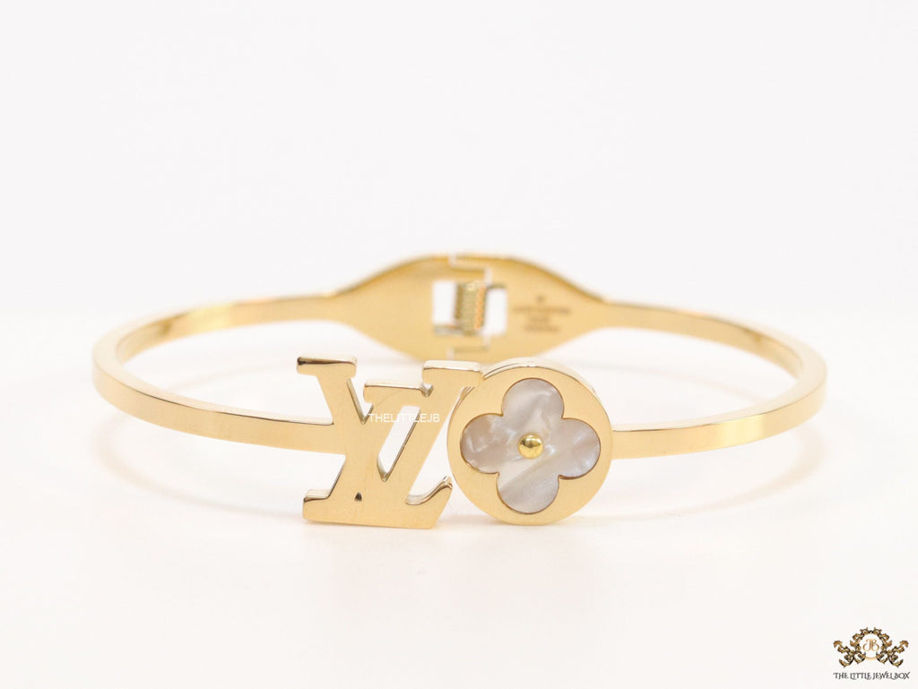 Gold plated alphabet bracelet with MOP clover