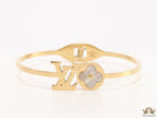 Gold plated alphabet bracelet with MOP clover