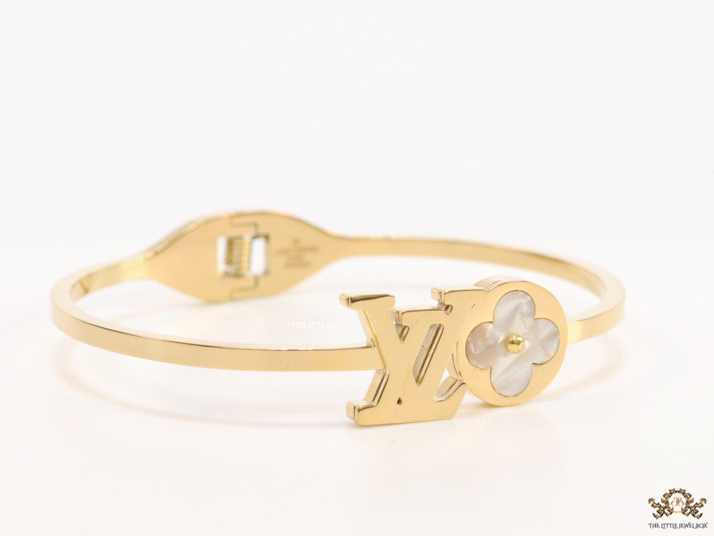 Gold plated alphabet bracelet with MOP clover
