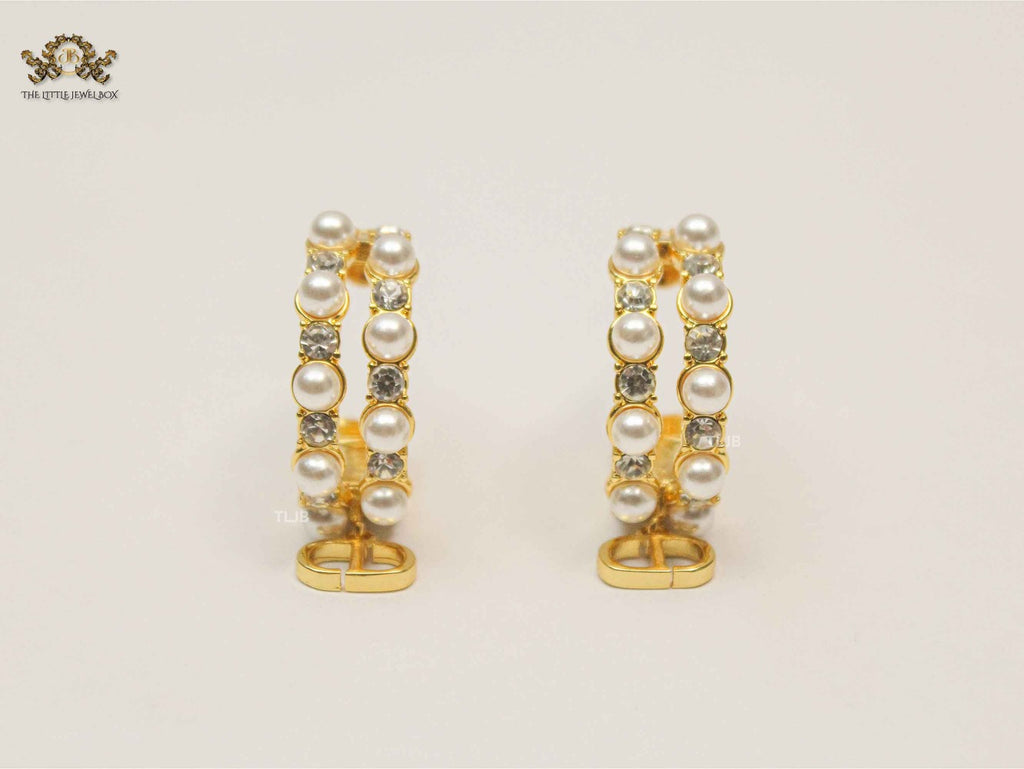 Alphabet CD pearl round earrings