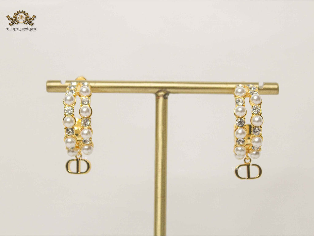 Alphabet CD pearl round earrings