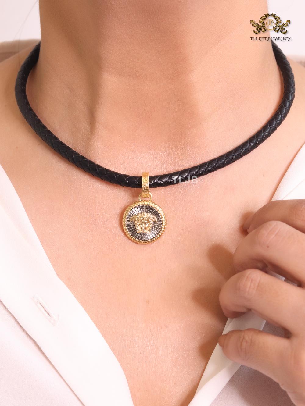 Medusa black leather choker