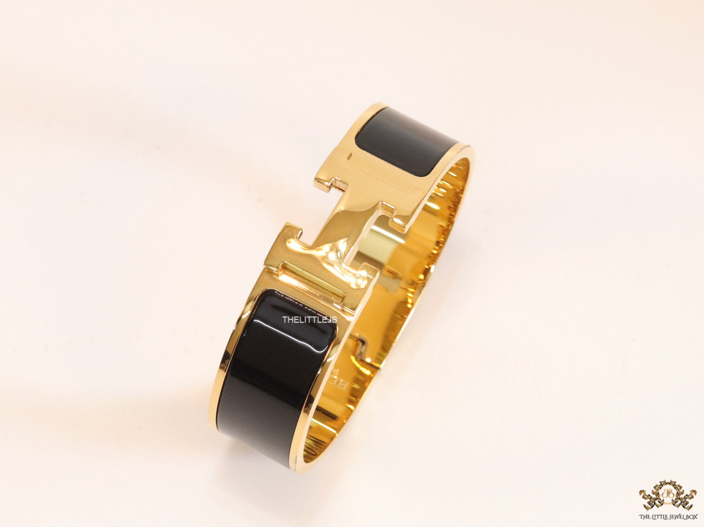 Openable H motif 18mm black bracelet in a shiny gold plating