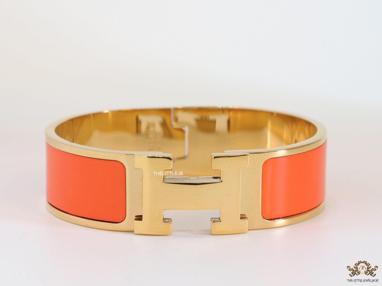 Openable H motif orange bracelet 18mm wide in a shiny gold plating