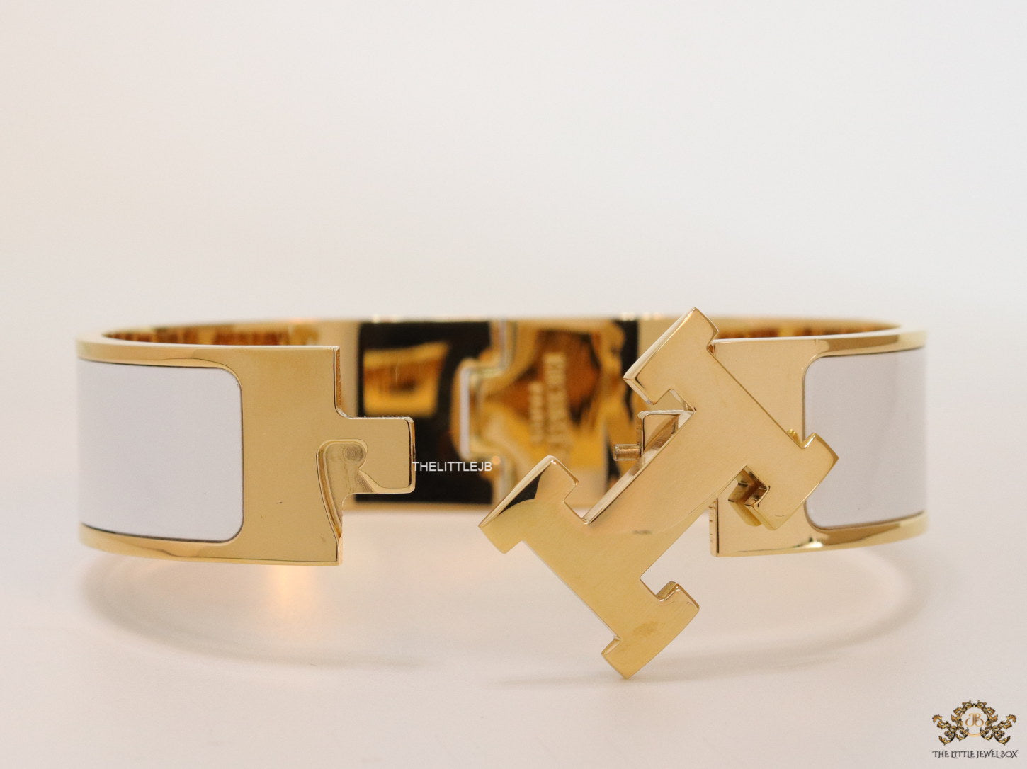 Openable H motif white 18mm bracelet in a shiny gold plating