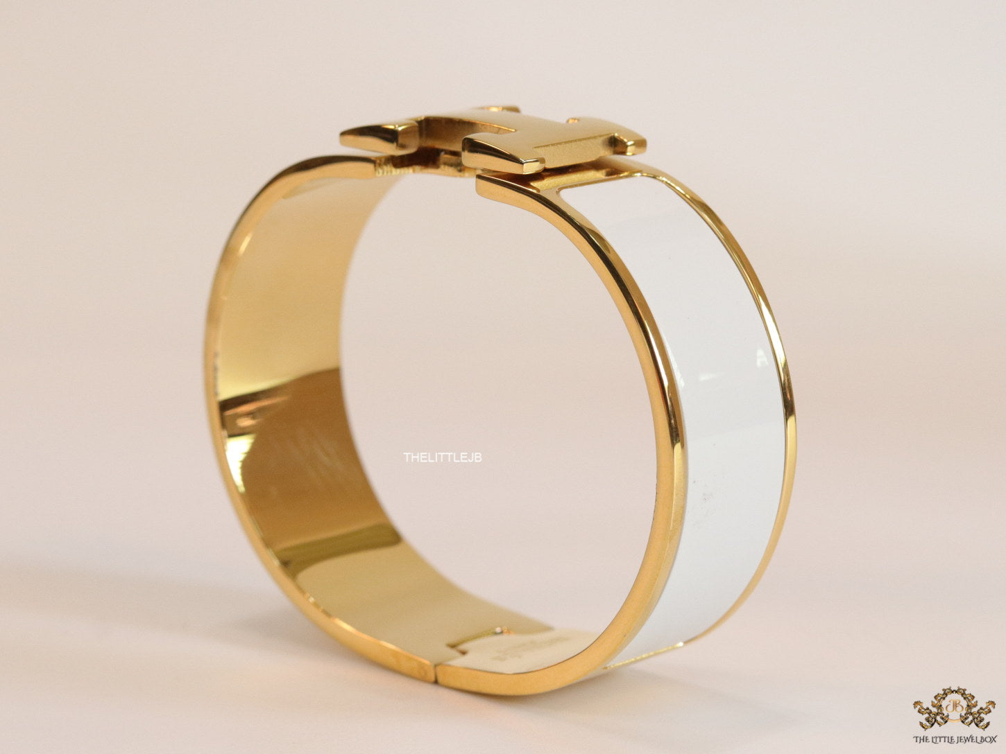 Openable H motif white 18mm bracelet in a shiny gold plating