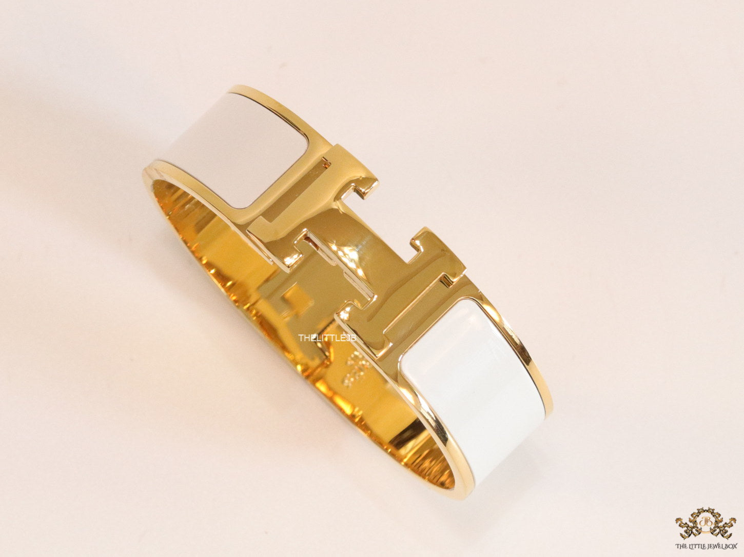 Openable H motif white 18mm bracelet in a shiny gold plating