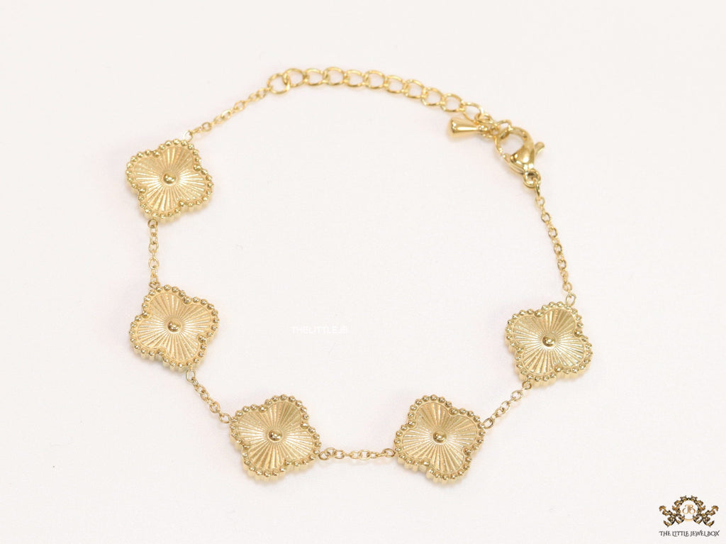 Gold plated chain bracelet with flower motifs