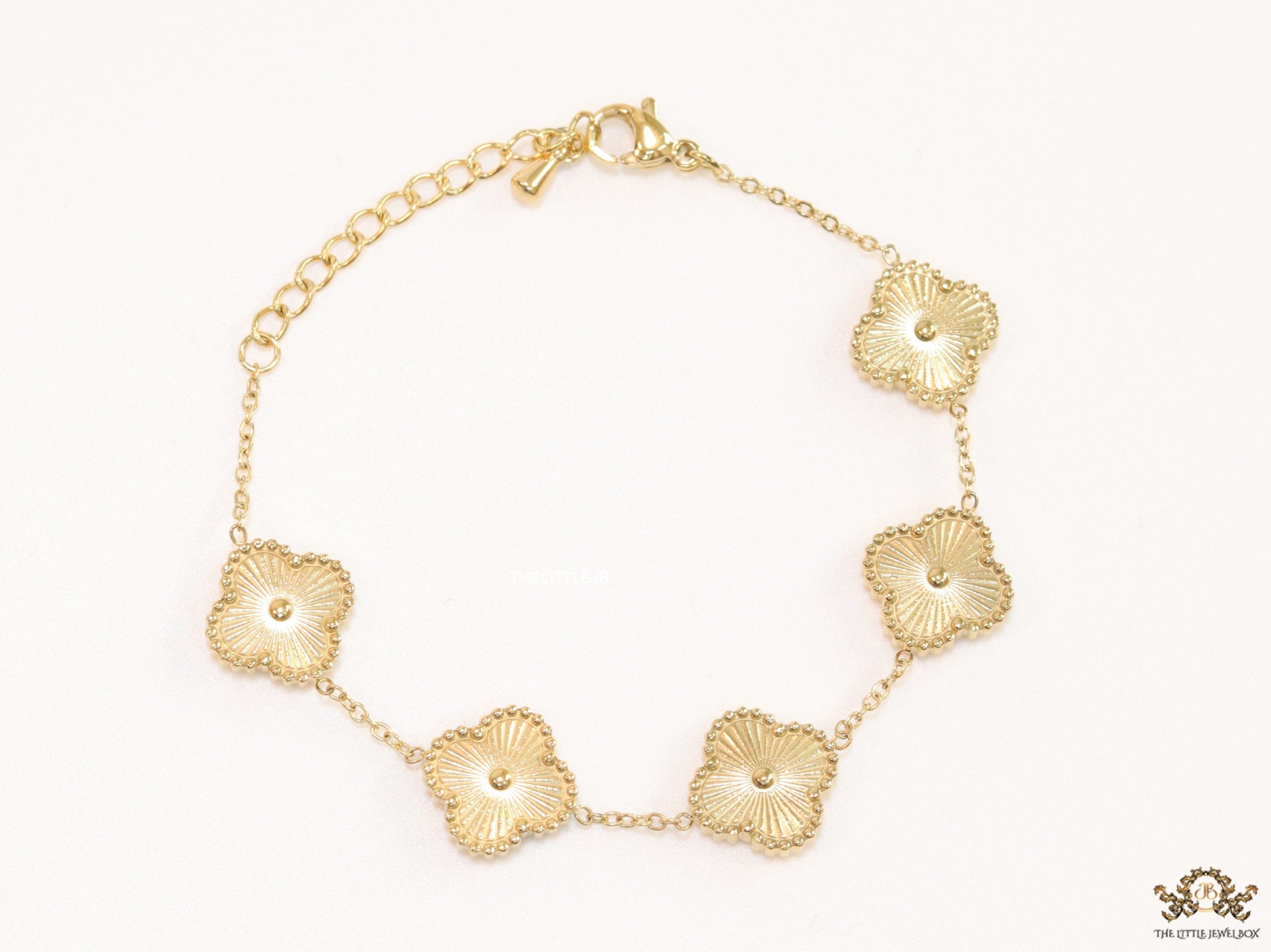 Gold plated chain bracelet with flower motifs