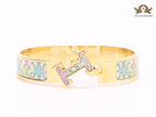 Alphabet H baby pink and blue motifs on white bracelet