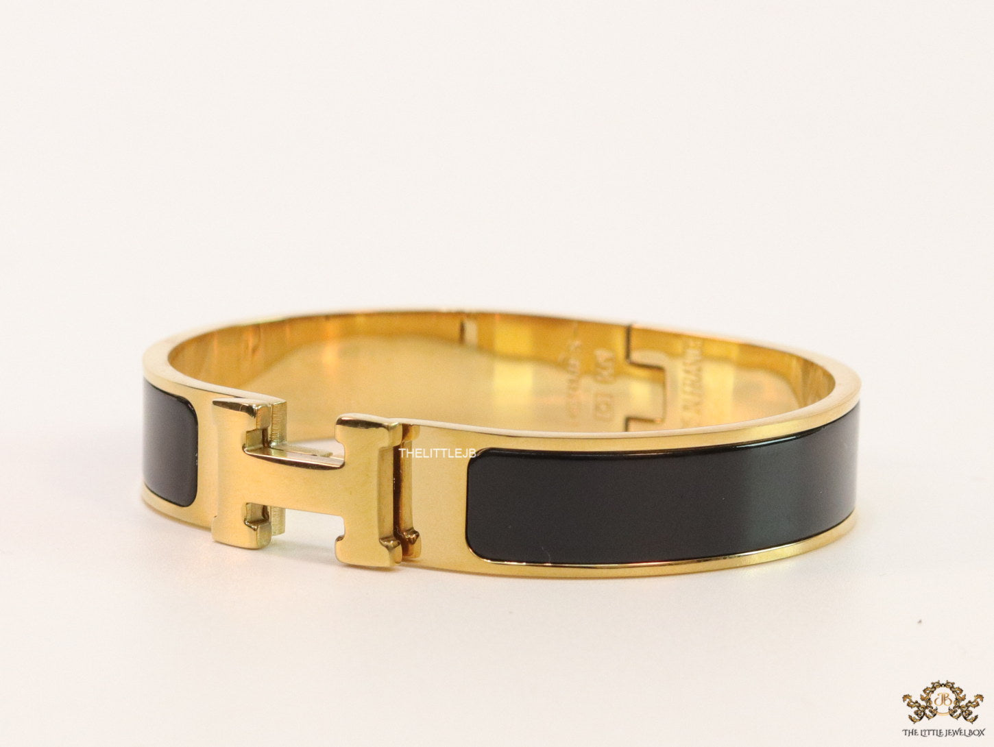 Alphabet H Black 12 mm  Bracelet in gold