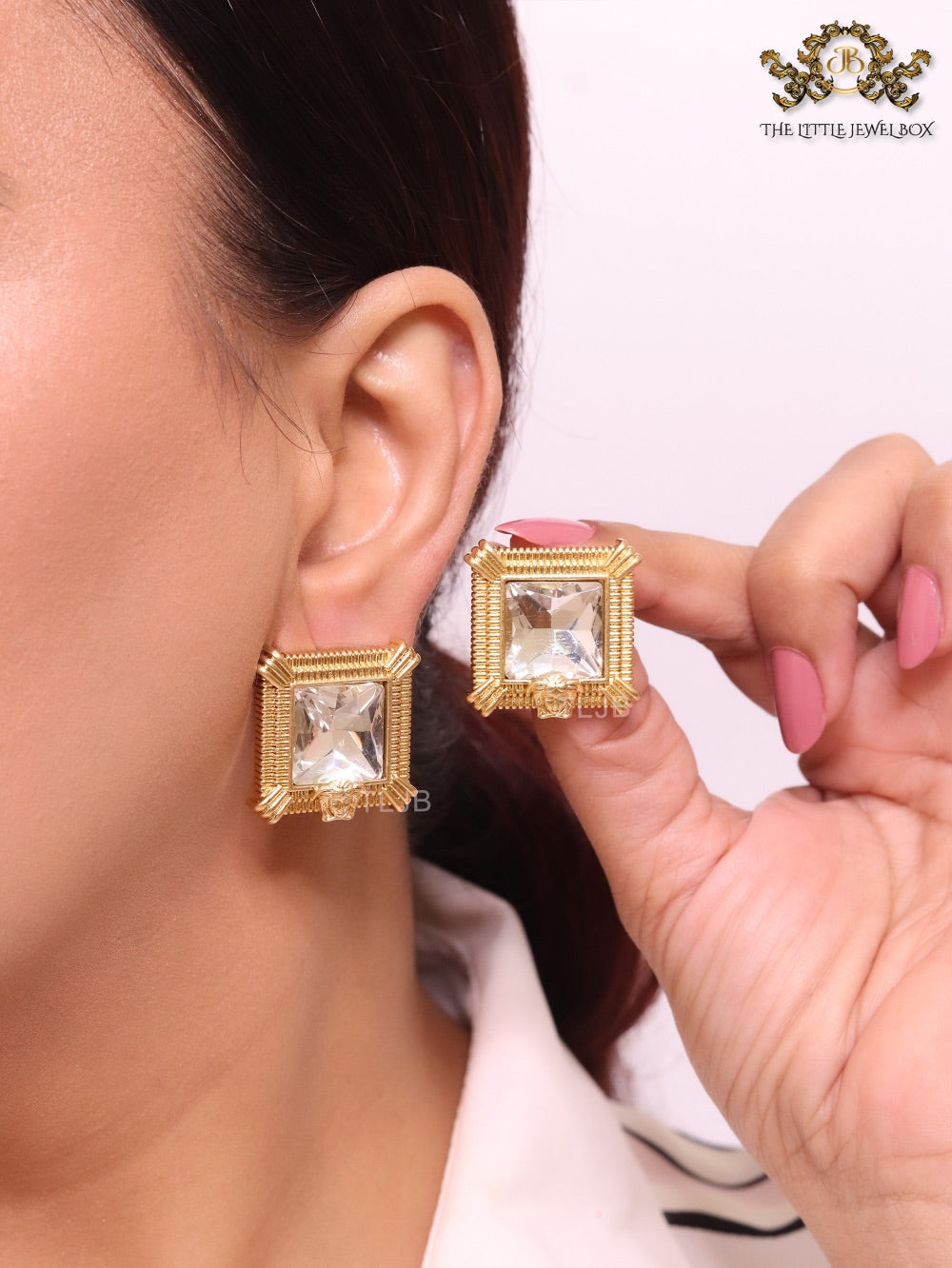 Square solitaires in gold boundaries with medusa