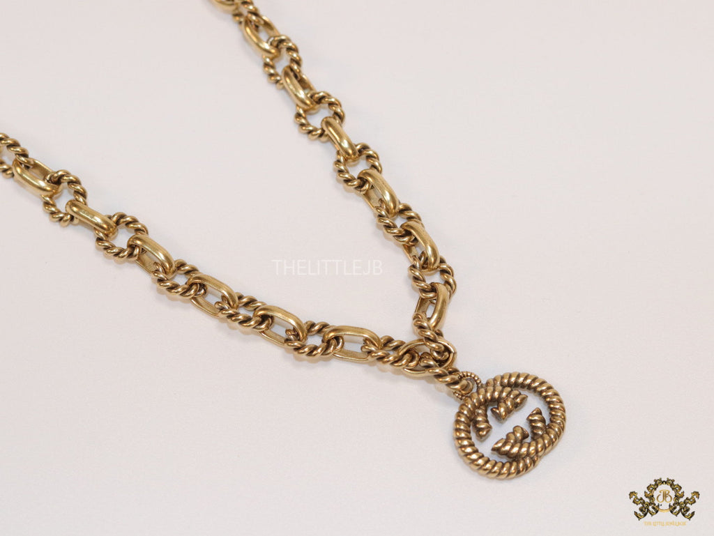 Fancy link chain golden necklace with alphabet pendant