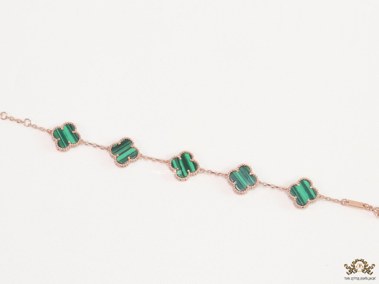 Rose gold plated chain bracelet with clovers in malachite green