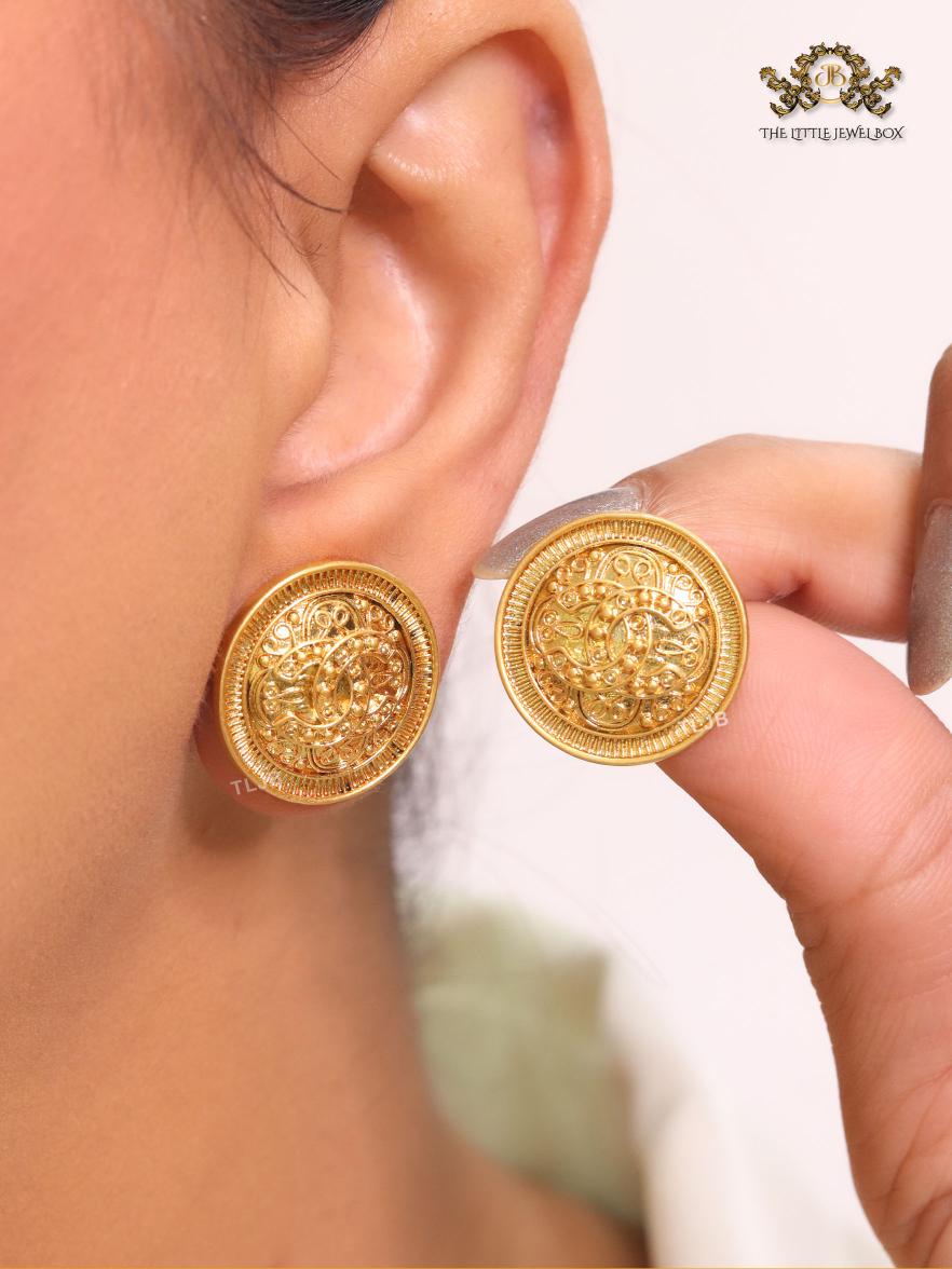Double C embossed studs