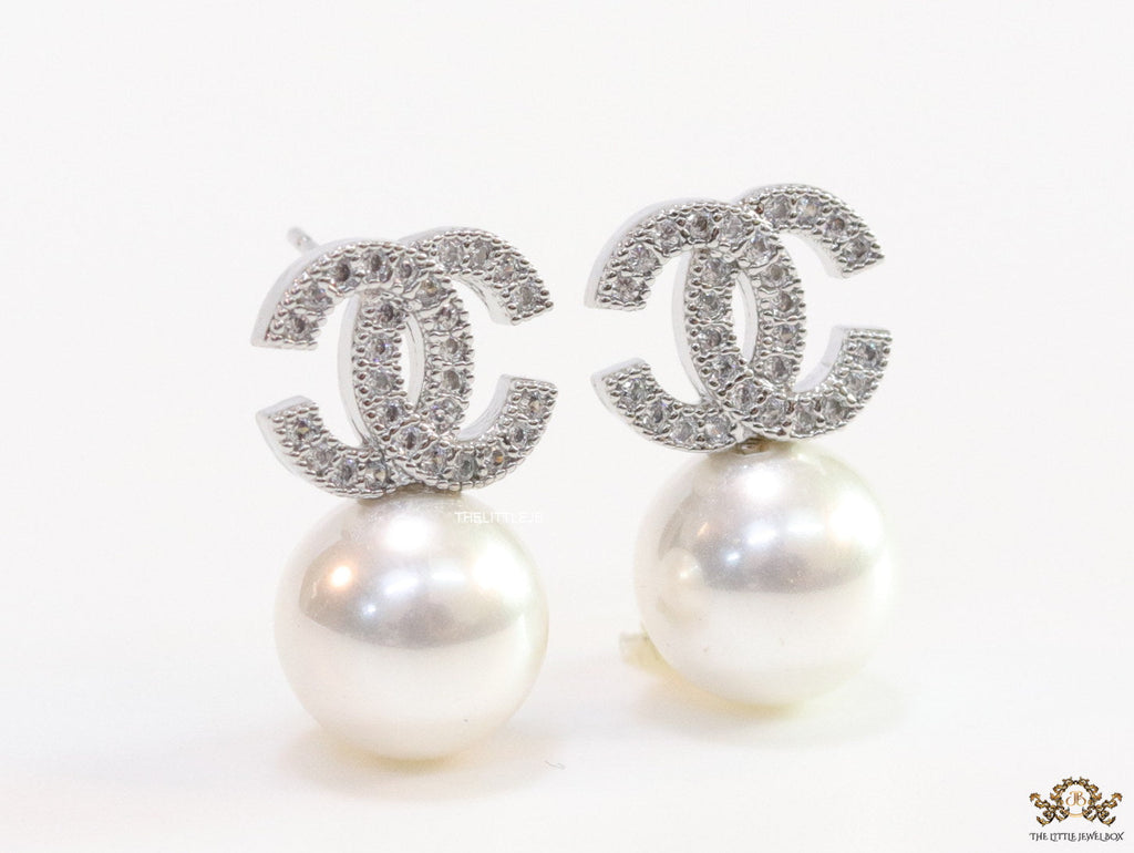 Twin C motif stud in platinum and cz with pearl drop
