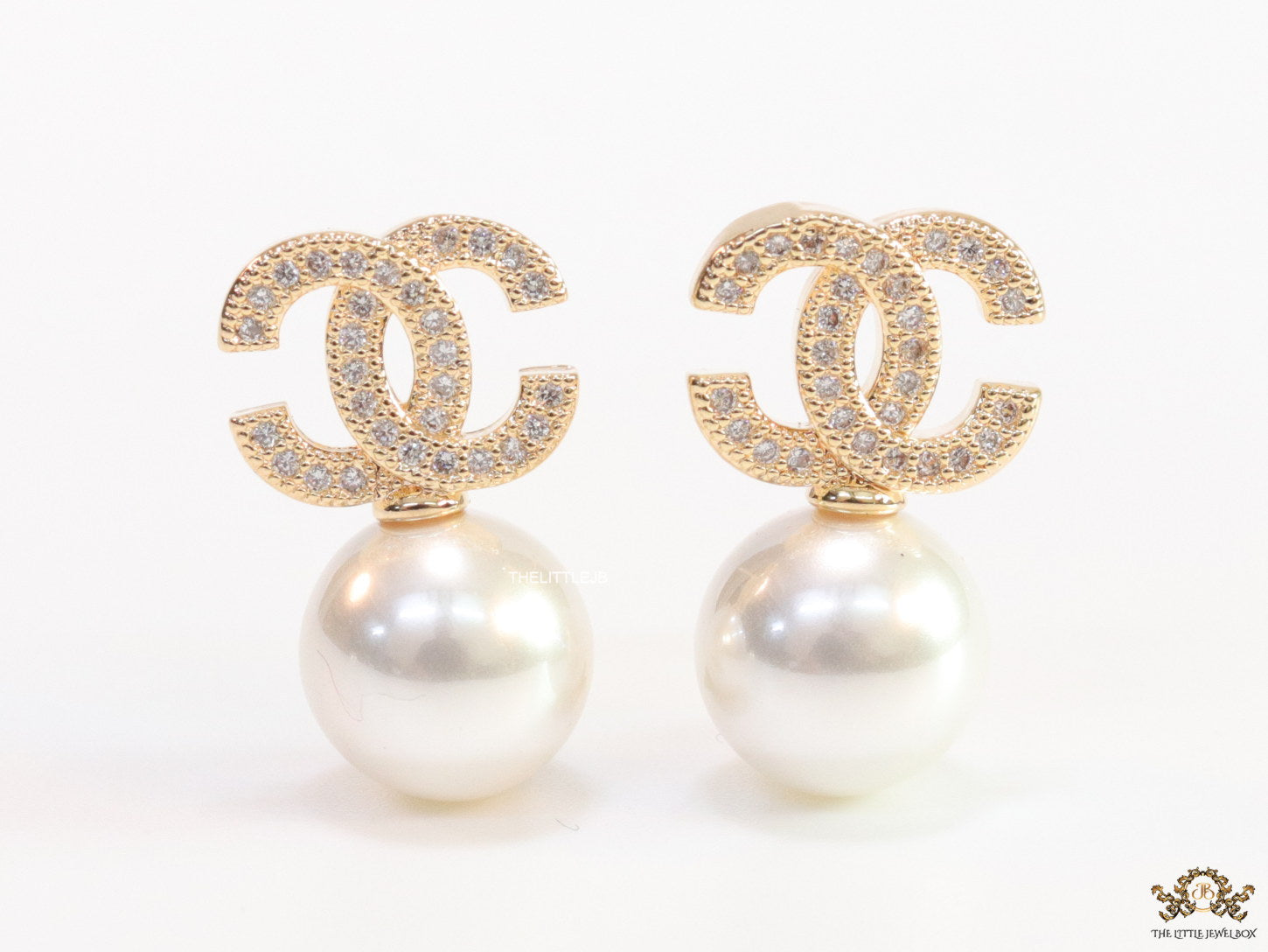 Twin C motif stud in gold and cz with pearl drop