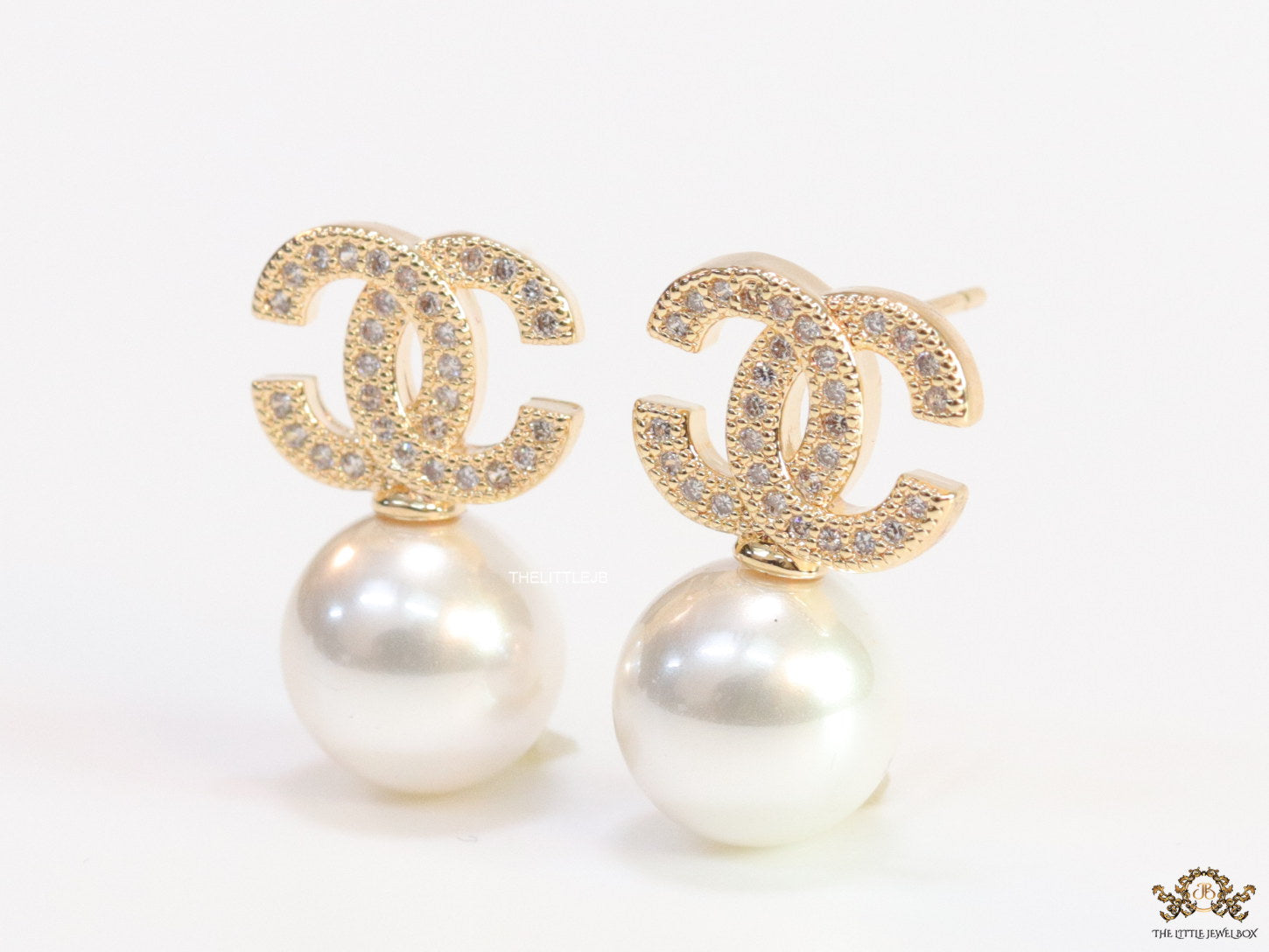 Twin C motif stud in gold and cz with pearl drop