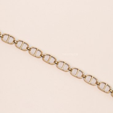 Openable golden Cand D motif bracelet