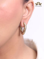 Alphabet B small twisted hoops