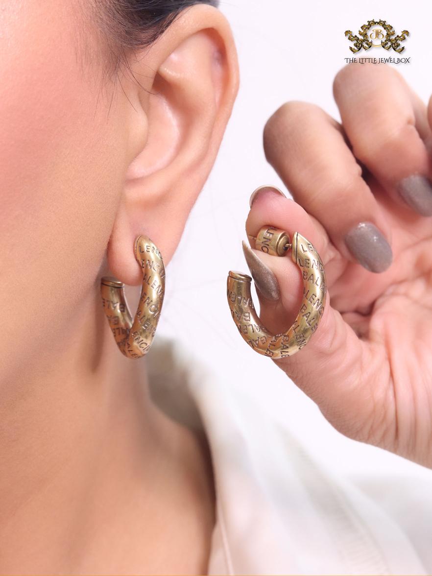 Alphabet B small twisted hoops