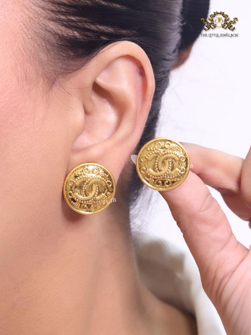 Double C textured round studs