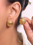 Double C mesh round studs