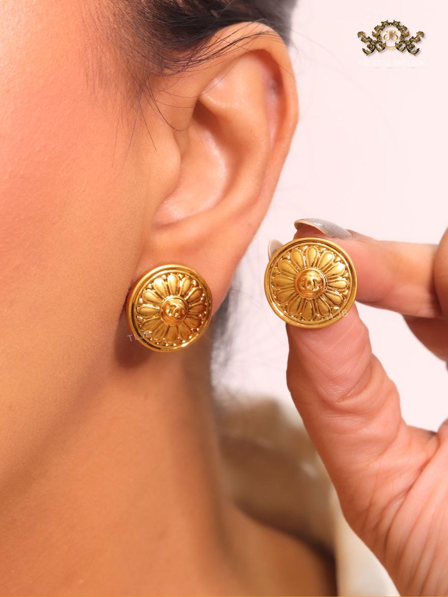 Double C old flower embossed studs